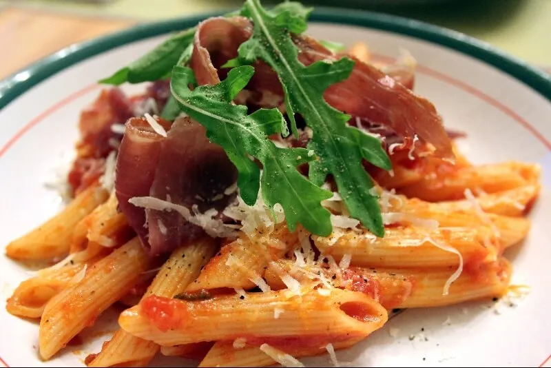 Penne arrabbiata au prosciutto