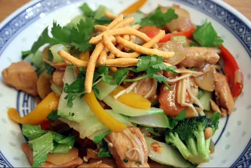 Sauté au poulet et légumes