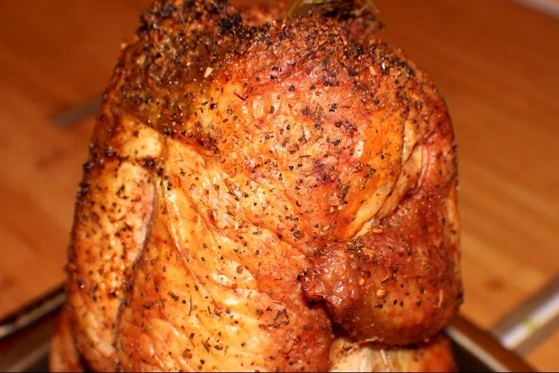 Poulet sur le charbon de bois