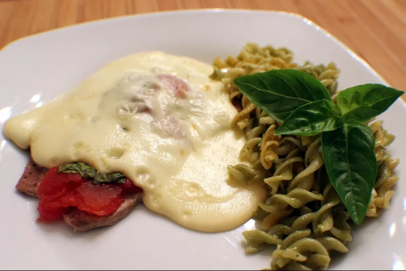 Escalope de veau, tomate, épinard et St-Paulin