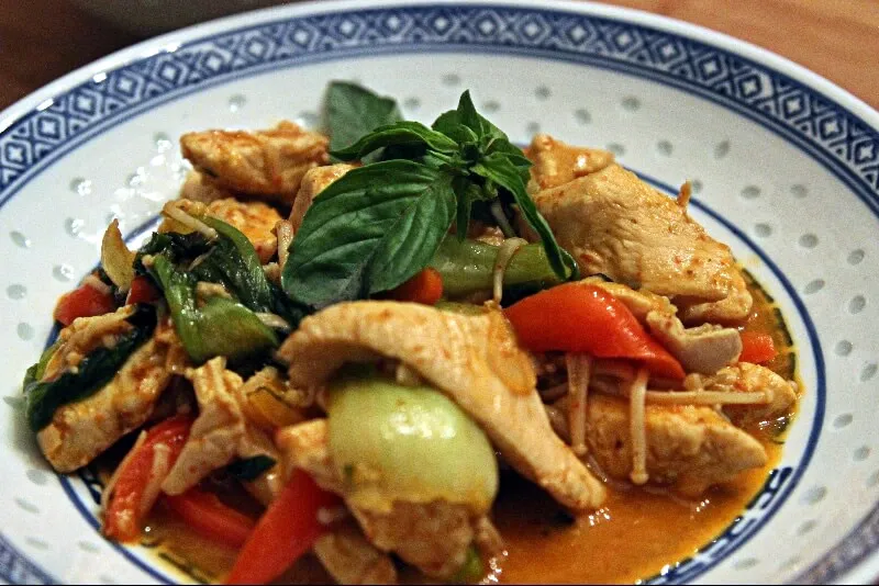 Poulet au basilic thaï