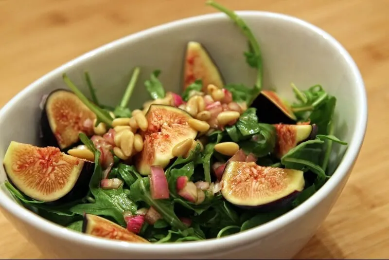 Salade de roquettes aux figues fraîches