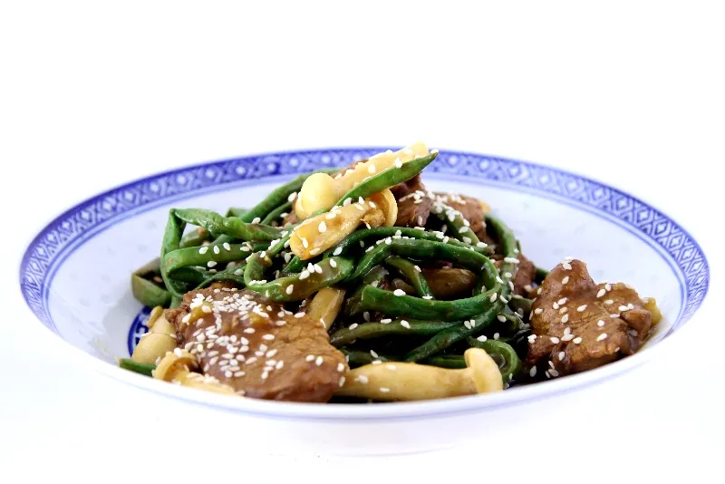 Porc ou bœuf aux haricots longs à la chinoise