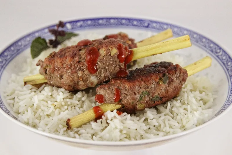 Brochettes de bœuf sur bâton de citronnelle