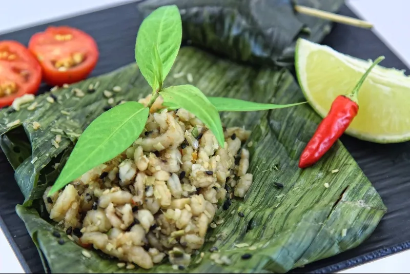 Crevettes en feuilles de bananier