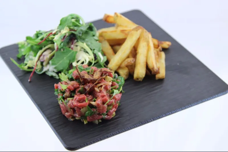 Tartare de bison aux échalotes confites