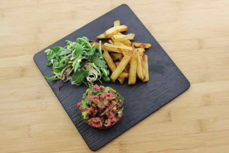Tartare de bison aux échalotes confites