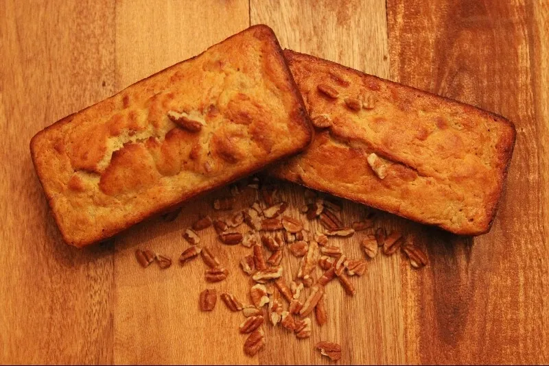 Pain aux bananes, miel et pacanes