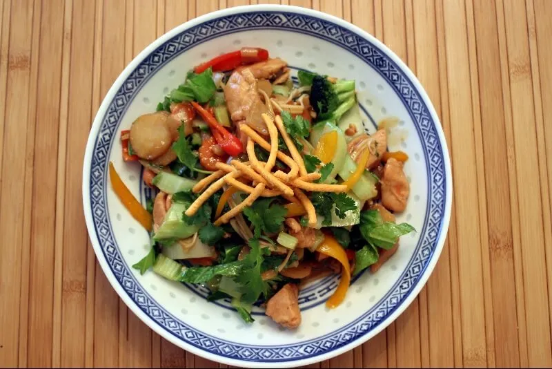 Sauté au poulet et légumes