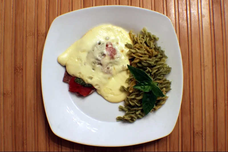 Escalope de veau, tomate, épinard et St-Paulin