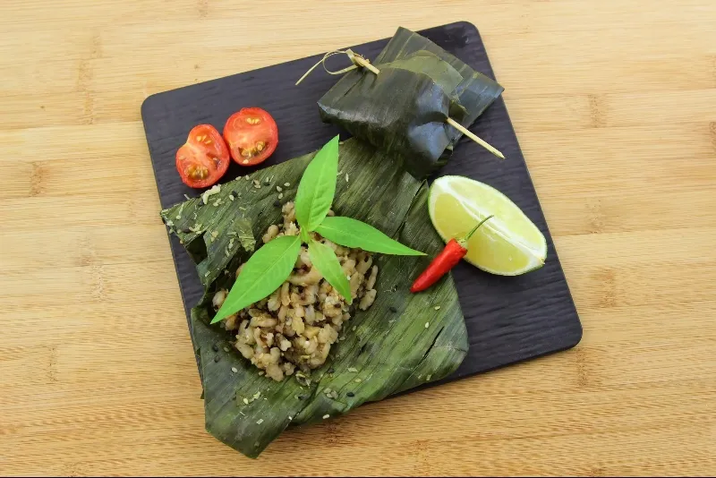 Crevettes en feuilles de bananier