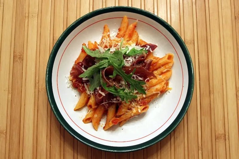 Penne arrabbiata au prosciutto