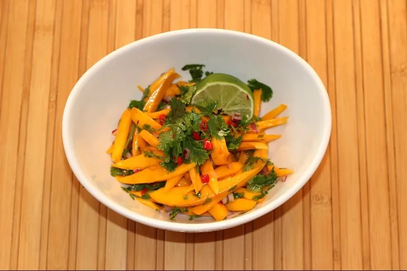 Salade de mangue asiatique
