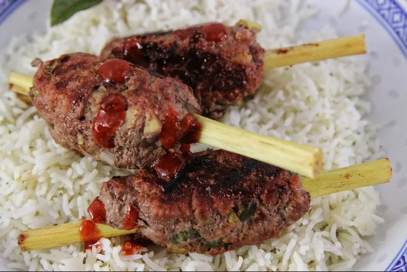 Brochettes de bœuf sur bâton de citronnelle