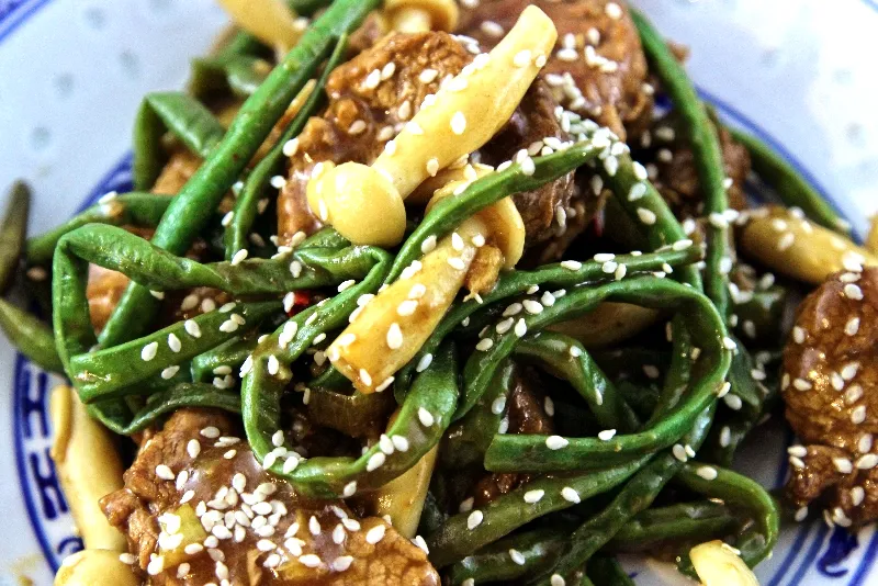 Porc ou bœuf aux haricots longs à la chinoise