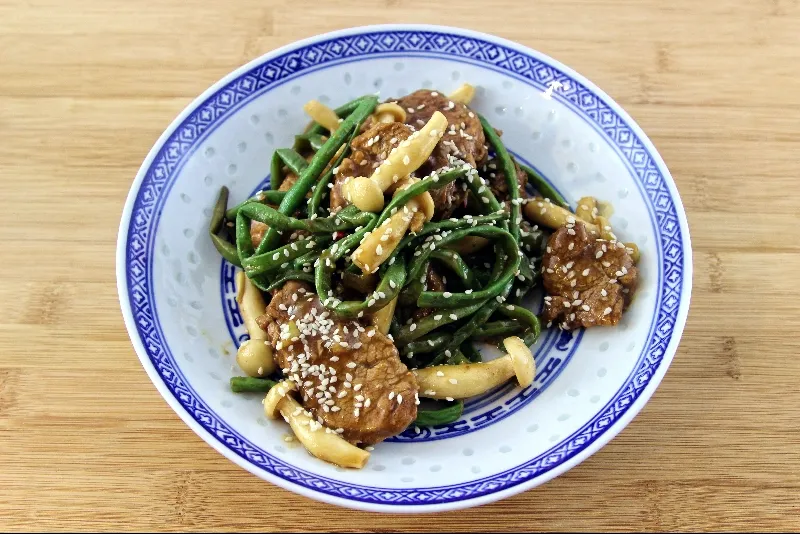 Porc ou bœuf aux haricots longs à la chinoise